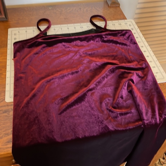 Velvet burgundy mini dress. - Picture 4 of 9